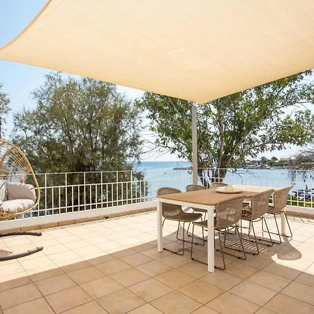 Salty Front House Holiday home